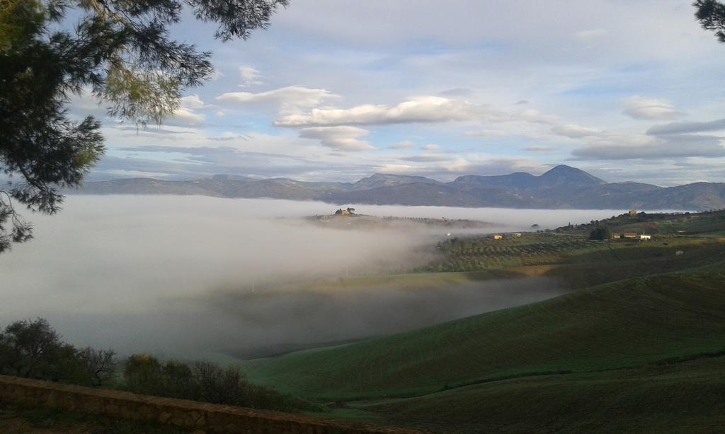 Вилла Agriturismo Feudo Muxarello Aragona Экстерьер фото